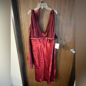 Size 5x but fits more like a 3x